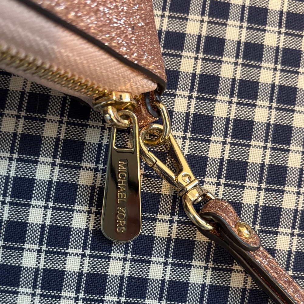 Michael Kors Sparkling Rose Gold Wristlet/phone case - Picture 3 of 7